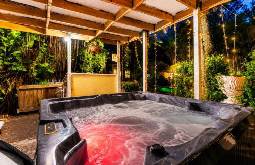 2 Homes • Hot Tubs x2 • Heated Pool • Fire Pit - Foto 57