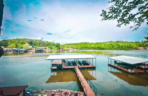 Lakefront Home 4Bed3BathDockFirepitGrill-12PP - Foto 1