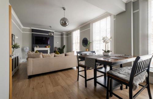 Stylish Central Apartment with Parking & Lift - Foto 15