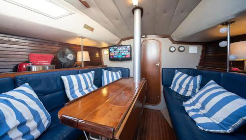 Sleep aboard a beautiful sailboat in Lisbon - Marina Parque das Nações - Foto 5