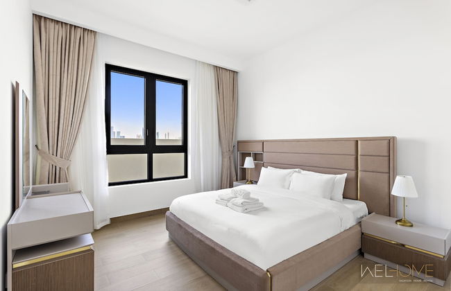 WelHome - Mesmerizing Sea & Burj Khalifa Views Apt at La Voile - Photo 2