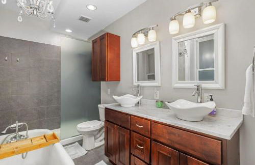 Walk to Forest Park Euclid Fire Pit Porch Swing - Foto 35