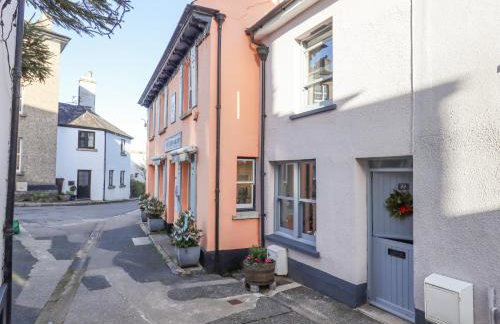 The Cottage on The Square - Photo 40