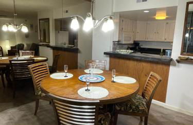 Direct oceanfront Magic Sands beach condo - Pool, AC, 2B2B, sleeps 6 - Foto 16