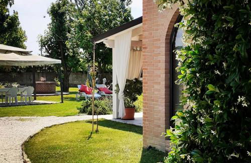 Casolare Isabella "Il rifugio dei vinili" and Alice's room - Foto 1