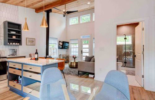 Luxury Modern Cabin with Hot Tub - Foto 21