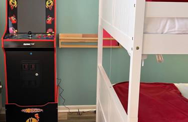 Newly Updated Modern, Spacious, and Cozy Condo- Right on the Lake! - Foto 46