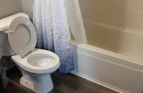 Spacious 2BR Suite Plus Patio Near Iowa State - Foto 17