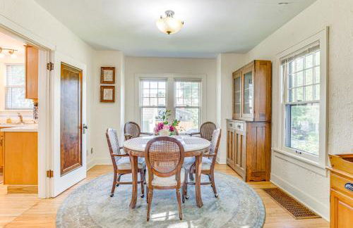 Charming Lake Mills Home Near Rock Lake and Beach - Foto 6