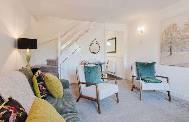 Corner House - Bright 2BD in Cheltenham - Photo 40