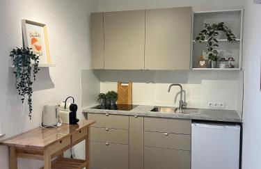 MEGHA Living - 2 Zimmer Appartments mit Küche - Zentral - Foto 47