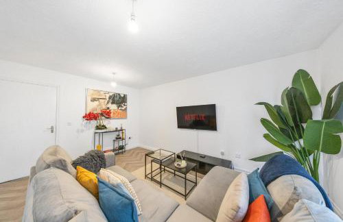 Cozy 2 Bedroom House with Driveway Parking & Garden - Foto 2