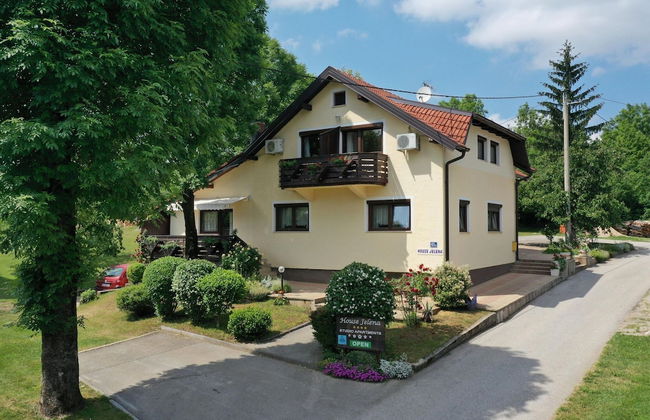 Boutique Apartment in Selište Drežnićko with Garden - Foto 1