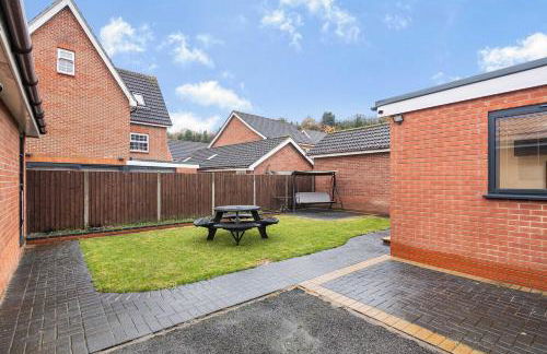 The Roost Group - 8-Bed Home, 5 Mins to M25&A13 - Foto 28