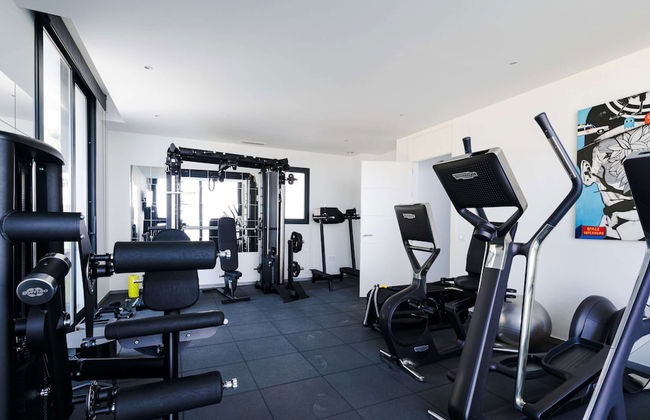 Villa in Marbella With Private Heated Pool - Photo 24