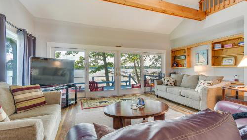 Waterfront Getaway on Sodus Bay Prime Location! - Foto 3