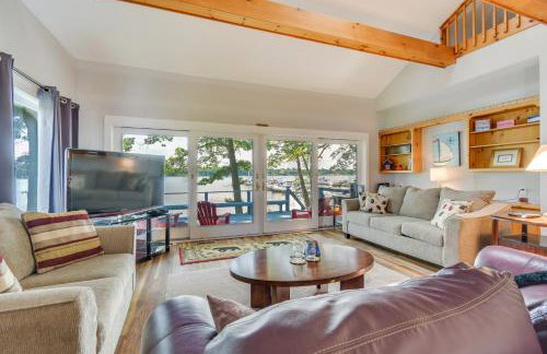 Waterfront Getaway on Sodus Bay Prime Location! - Foto 3