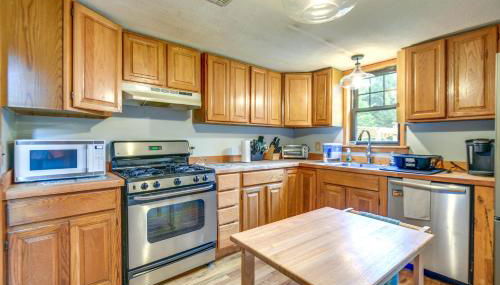 Meredith Home with Deck 6 Mi to Lake Winnipesaukee! - Photo 2