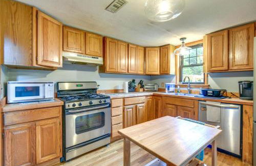 Meredith Home with Deck 6 Mi to Lake Winnipesaukee! - Photo 2