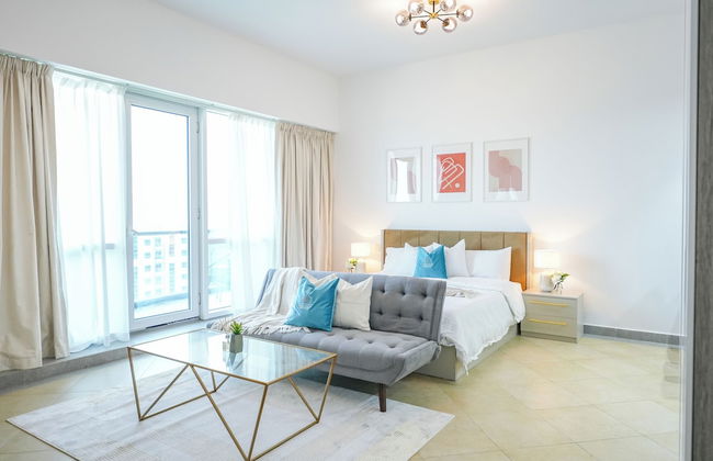 Yogi - Serene Romance in a Stylish Studio with City Views - Photo 1