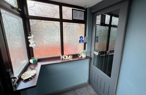 MODERN SUITES -5 Bedroom House- With FREE PARKING Birmingham city - Foto 57