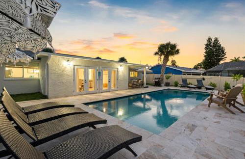 Brand New Saltwater Pool! - Waterfront Canal - Luxury Home - Foto 62