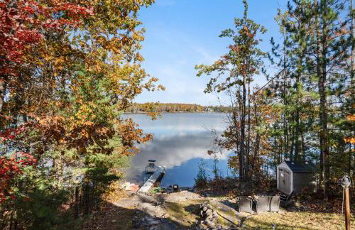 Lakefront Getaway with Kayaks, Fire Pit and Views - Foto 42