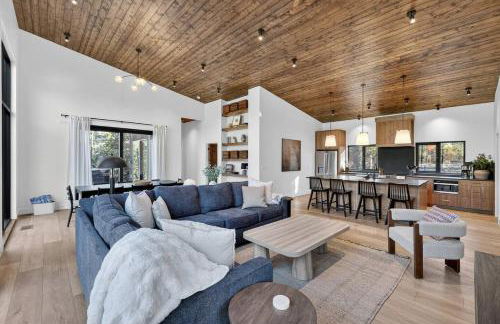 The Luxe House | Upscale Cabin w/ Hot Tub & Fire Pit! - Foto 51