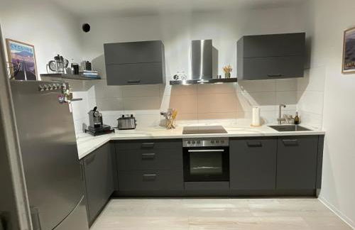 Spacious 65sqm private flat, New and fully equipped kitchen with dining room, Direct Bus to Messe - Foto 11