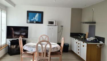 Appartement T2 spacieux à FREHEL mieux vaut reserver via RBNB - Foto 1, stove