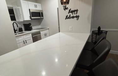 Newly Renovated Villa with King Bed and Amenities, 1 mile to Mohegan Sun - Foto 7