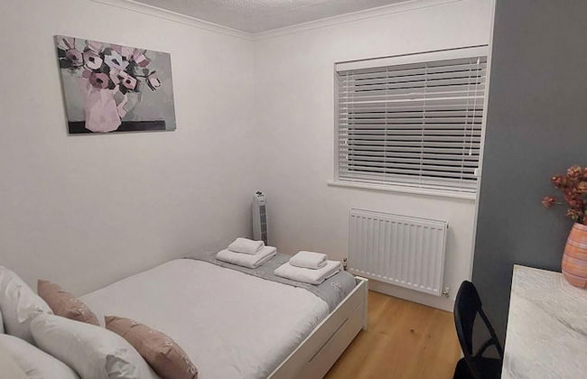 Luxury 5 Bedroom 2 BA House with Parking - Foto 6