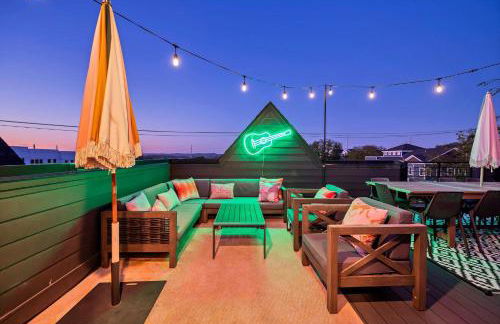 Designer Single Family House-Rooftop- Hot Tub - Foto 67