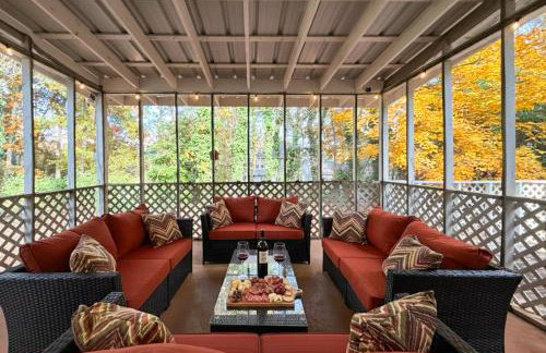 King Bed! Soaking tub! Fenced Yard w Screen Patio - Foto 50