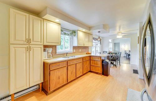 Mtn-View Escape with Large Yard in Duncansville! - Foto 10