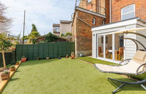 Heart of Cowes - 10 Guests, 200m to Town, Sea View - Photo 20