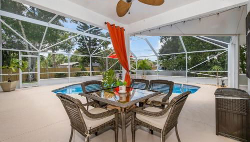 Elegant 4BR Pool Sanctuary - Ideal for Work or Play! - Foto 2