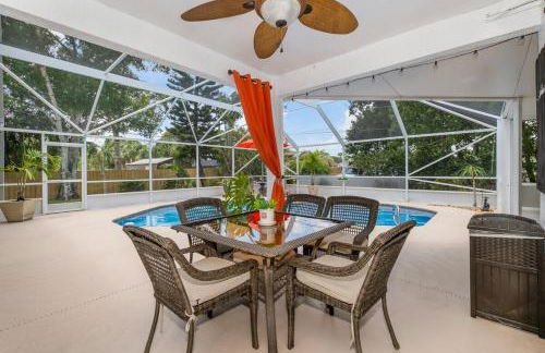 Elegant 4BR Pool Sanctuary - Ideal for Work or Play! - Foto 2