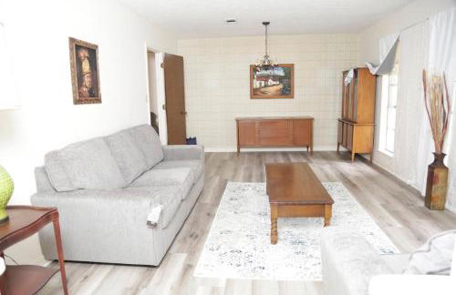 The Newly Renovated Vintage Home - Foto 27