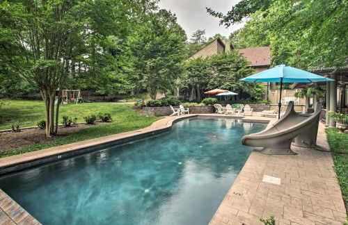 The White Elephant Inn Getaway with Pool and Hot Tub! - Foto 1