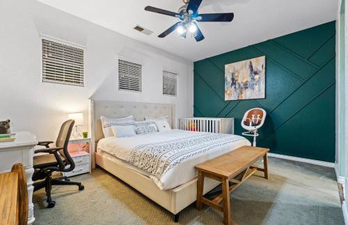 Entire Private Home with 5 Bedrooms 4 Bathrooms 3000 Sq ft Villa, Pool, Hot Tub, Nature, Garage, Winery, Available Now - Foto 11