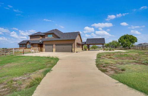 Elegant Sunset Meadow Ranch in Texas with Hot Tub - Photo 39