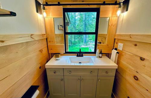 5R Cozy log chalet in fantastic location. Ski, snowshoe, fish, explore! AC, pet friendly! - Photo 48