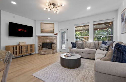 Heated Pool & Spa Mini Golf Bowling Game Room perfect for family - Photo 20