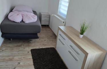Mary Haus in Biebertal-Bieber, mit 2 Apartament und 4 Zimmer, 1 fur 2 und eine fur 6, In Nahe Gießen und Wetzlar mit WLAN, Parkplatz, 2 Badezimmer - Photo 21