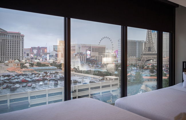Stay together on the strip - 6 comfy beds w/view! - Foto 57