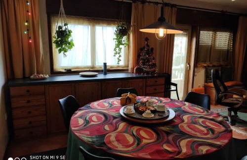 Yellow House - Photo 6