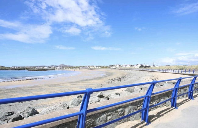 Lligwy House - Charming 3-bed House in Holyhead - Photo 1