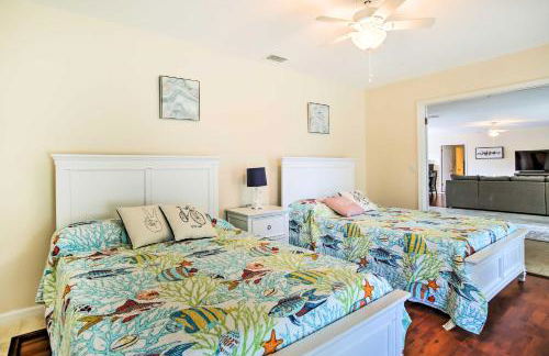 Riviera Beach Vacation Home with Pool Walk to Beach - Foto 25