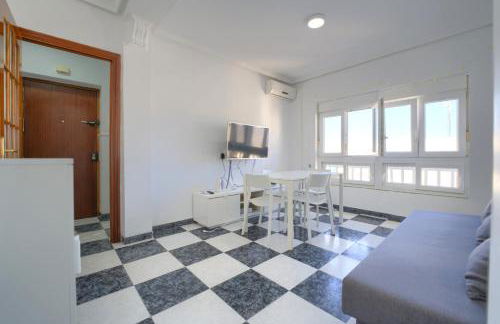 Apartamento Martínez Campos - Playa La Caleta - Foto 1